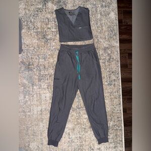 FIGS Gray Scrub Set with Teal Drawstring